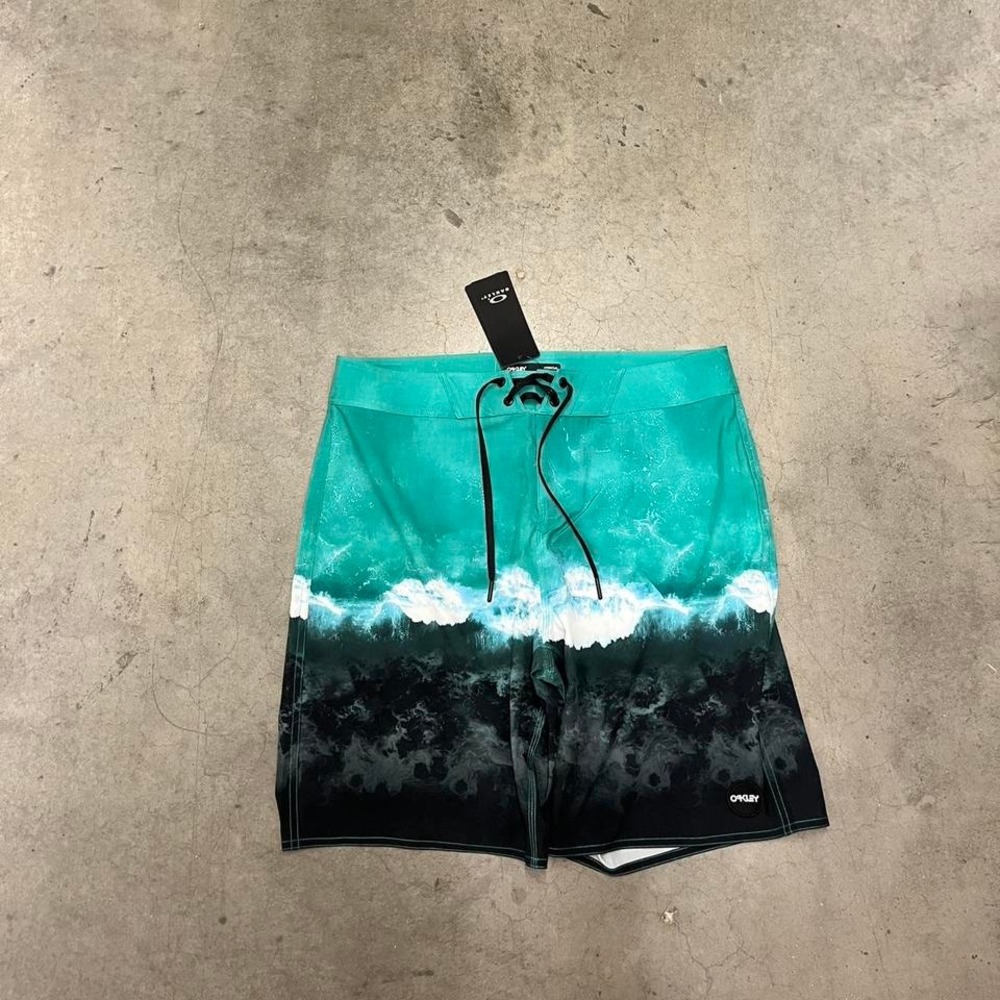 NWT Oakley lightning board shorts‎